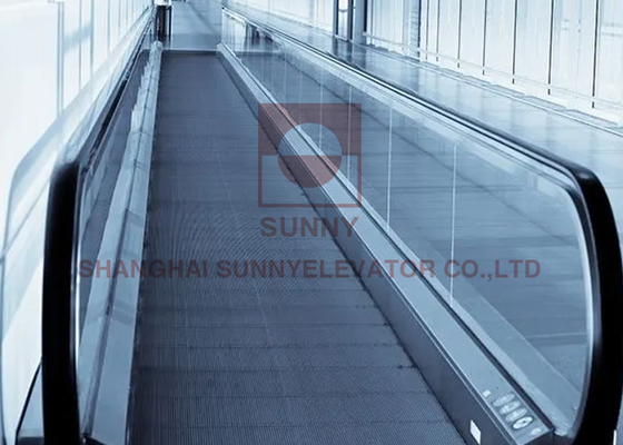 Centro Comercial Metro için sessiz hareketli kaldırım yürüyüşü